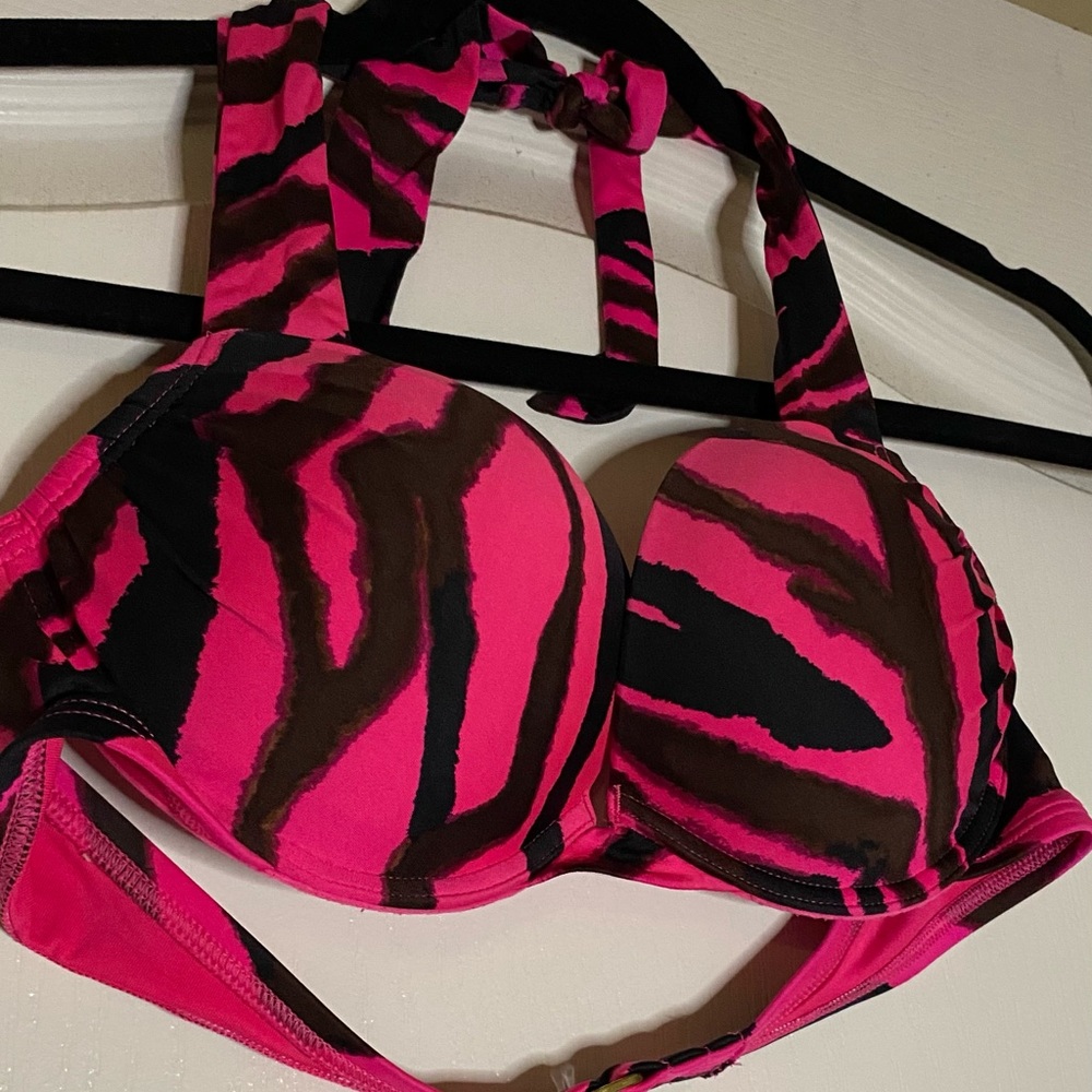 Victoria’s Secret bombshell style swimsuit top